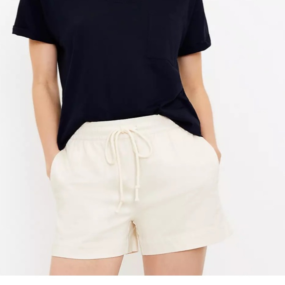 NWT Lou & Grey Supersoft Salween Shorts
